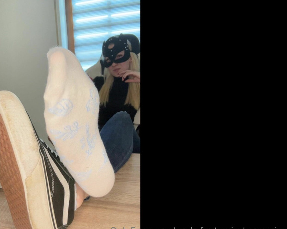 SocksFeet_Misstress_Nina aka socksfeet_misstress_nina OnlyFans - 07-16-2024 - Out of the office today Am I a good office fairy Especially when I present my