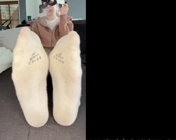 SocksFeet_Misstress_Nina aka socksfeet_misstress_nina OnlyFans - 04-06-2024 - I always sweat so much in my Airforce How much do you want my smelly and