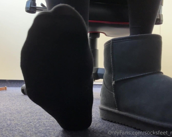 SocksFeet_Misstress_Nina aka socksfeet_misstress_nina OnlyFans - 12-03-2023 - Lie under my table slave, thats exactly where you belong! While I work you can kiss