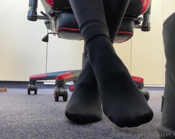 SocksFeet_Misstress_Nina aka socksfeet_misstress_nina OnlyFans - 12-03-2023 - Lie under my table slave, thats exactly where you belong! While I work you can kiss