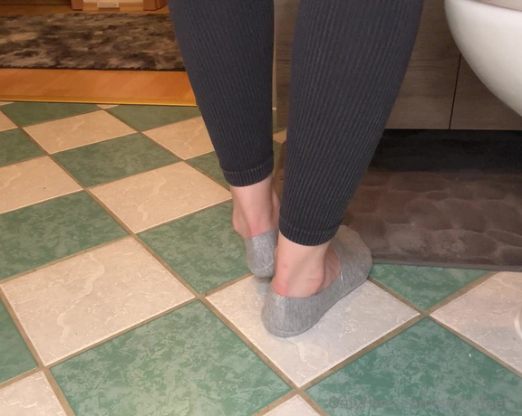 SocksFeet_Misstress_Nina aka socksfeet_misstress_nina OnlyFans - 07-27-2024 - V138 Bath cleaning Part 2  Converse shoes and grey socks How would you like it if