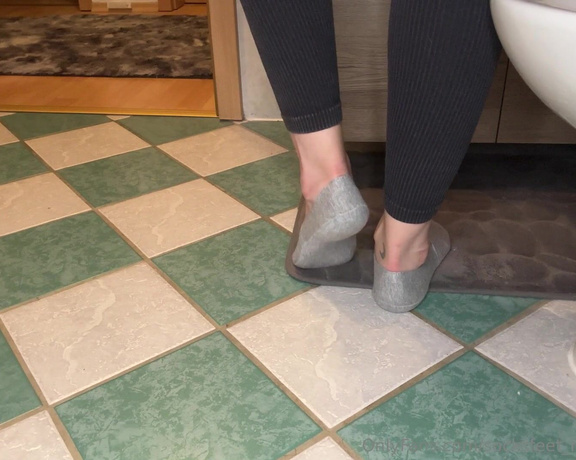 SocksFeet_Misstress_Nina aka socksfeet_misstress_nina OnlyFans - 07-27-2024 - V138 Bath cleaning Part 2  Converse shoes and grey socks How would you like it if