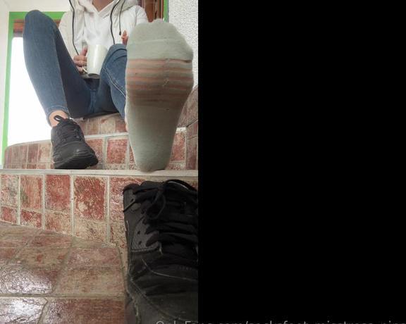 SocksFeet_Misstress_Nina aka socksfeet_misstress_nina OnlyFans - 12-31-2023 - While I relax outside and smoke my cigarette, you can lie at my feet and smell