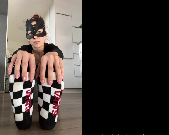 SocksFeet_Misstress_Nina aka socksfeet_misstress_nina OnlyFans - 10-07-2023 - Hello sweeties, Today the video with my new Vans socks I hope you liked