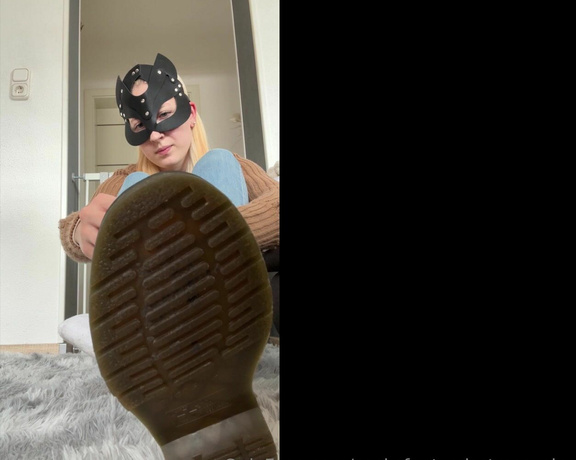 SocksFeet_Misstress_Nina aka socksfeet_misstress_nina OnlyFans - 05-01-2024 - Do you like my shoes Lick the brine off me then you can enjoy my thick