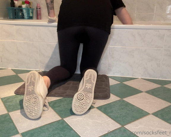 SocksFeet_Misstress_Nina aka socksfeet_misstress_nina OnlyFans - 07-26-2024 - V138 Bath cleaning Part 1  Converse shoes and grey socks How would you like it if