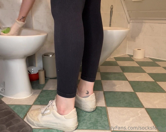 SocksFeet_Misstress_Nina aka socksfeet_misstress_nina OnlyFans - 07-26-2024 - V138 Bath cleaning Part 1  Converse shoes and grey socks How would you like it if