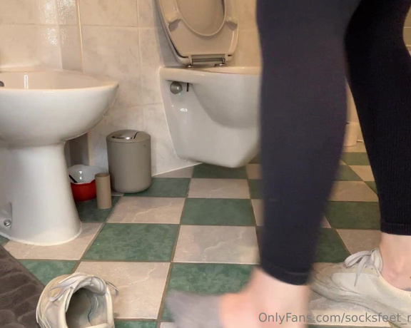 SocksFeet_Misstress_Nina aka socksfeet_misstress_nina OnlyFans - 07-26-2024 - V138 Bath cleaning Part 1  Converse shoes and grey socks How would you like it if