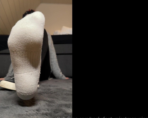 SocksFeet_Misstress_Nina aka socksfeet_misstress_nina OnlyFans - 02-10-2024 - Today Im doing a bit of exercise and to keep my feet nice and warm and