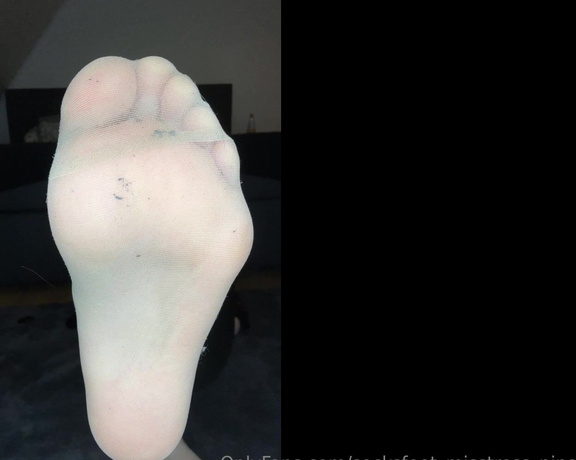 SocksFeet_Misstress_Nina aka socksfeet_misstress_nina OnlyFans - 11-24-2023 - That smell of my nylons and the sweat was pretty good Take a breeze, enjoy it