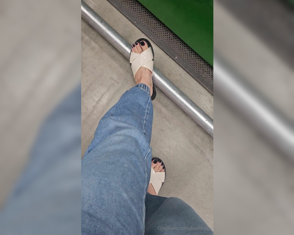 Feet Braga aka feetbraga OnlyFans - 07-24-2024 - Andando no supermercado e voc olhando meus ps lindos