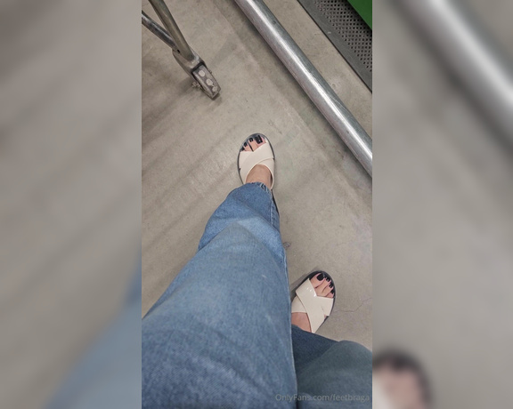 Feet Braga aka feetbraga OnlyFans - 07-24-2024 - Andando no supermercado e voc olhando meus ps lindos