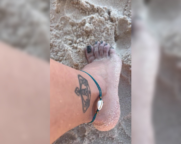 Kiffa Feet aka kiffafeet OnlyFans - 09-03-2024 - Do you like my beach anklets