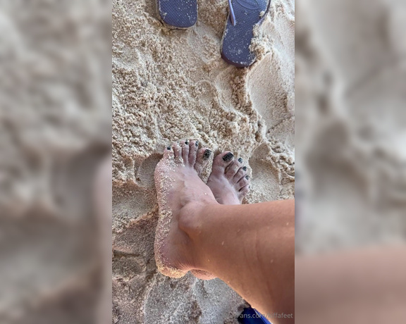 Kiffa Feet aka kiffafeet OnlyFans - 09-03-2024 - Do you like my beach anklets