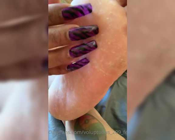 Voluptuous209feet aka voluptuous_209_feet OnlyFans - 02-24-2021 - Dry feet from long hours on the road