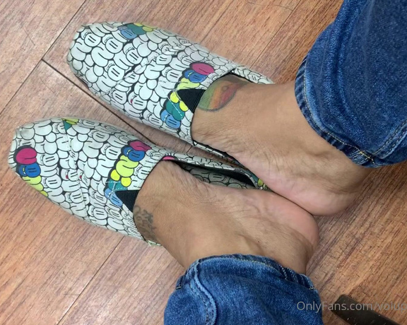 Voluptuous209feet aka voluptuous_209_feet OnlyFans - 11-04-2020 - A little shoe dangling