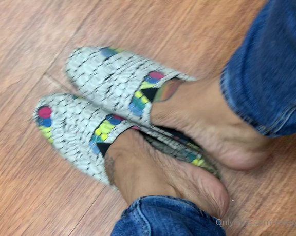 Voluptuous209feet aka voluptuous_209_feet OnlyFans - 11-04-2020 - A little shoe dangling