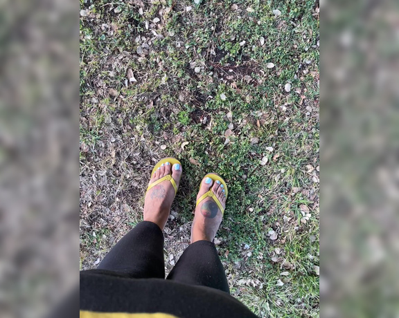 Voluptuous209feet aka voluptuous_209_feet OnlyFans - 04-18-2022 - Absorbing some earth n This grass should be one of ur face’s or chest