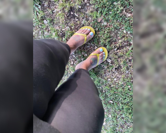 Voluptuous209feet aka voluptuous_209_feet OnlyFans - 04-18-2022 - Absorbing some earth n This grass should be one of ur face’s or chest