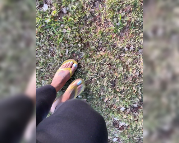 Voluptuous209feet aka voluptuous_209_feet OnlyFans - 04-18-2022 - Absorbing some earth n This grass should be one of ur face’s or chest