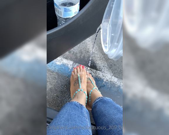 Voluptuous209feet aka voluptuous_209_feet OnlyFans - 10-14-2020 - My feet need a splash creamy one would have been nastier