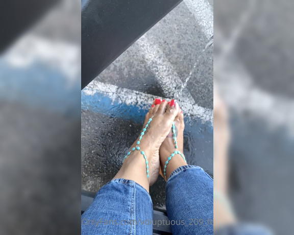 Voluptuous209feet aka voluptuous_209_feet OnlyFans - 10-14-2020 - My feet need a splash creamy one would have been nastier