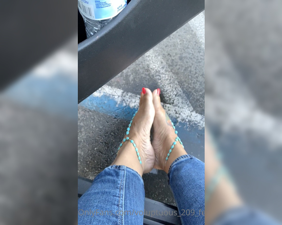 Voluptuous209feet aka voluptuous_209_feet OnlyFans - 10-14-2020 - My feet need a splash creamy one would have been nastier