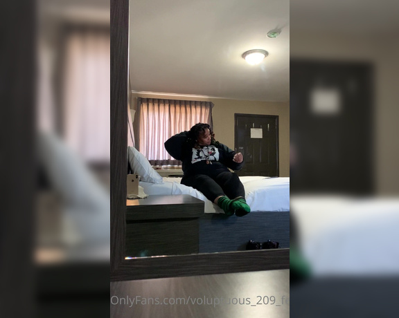 Voluptuous209feet aka voluptuous_209_feet OnlyFans - 03-20-2021 - Little removal for y’all