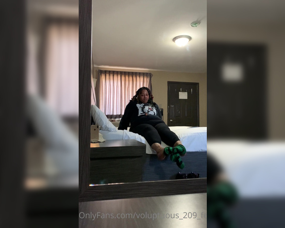 Voluptuous209feet aka voluptuous_209_feet OnlyFans - 03-20-2021 - Little removal for y’all