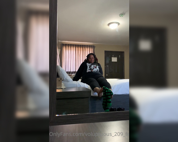 Voluptuous209feet aka voluptuous_209_feet OnlyFans - 03-20-2021 - Little removal for y’all