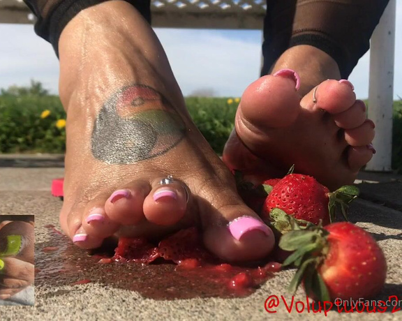 Voluptuous209feet aka voluptuous_209_feet OnlyFans - 06-18-2020 - Strawberry Crush