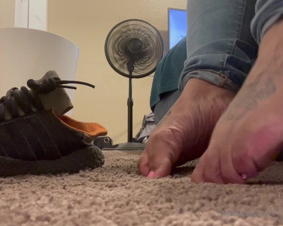 Voluptuous209feet aka voluptuous_209_feet OnlyFans - 02-11-2022 - Todays after work shoe removal no socks for 11 hours