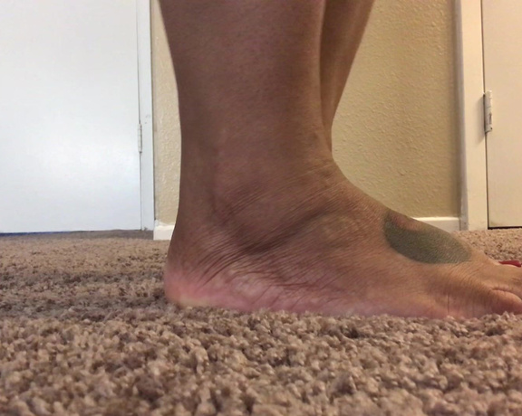 Voluptuous209feet aka voluptuous_209_feet OnlyFans - 10-16-2019 - Who likes red