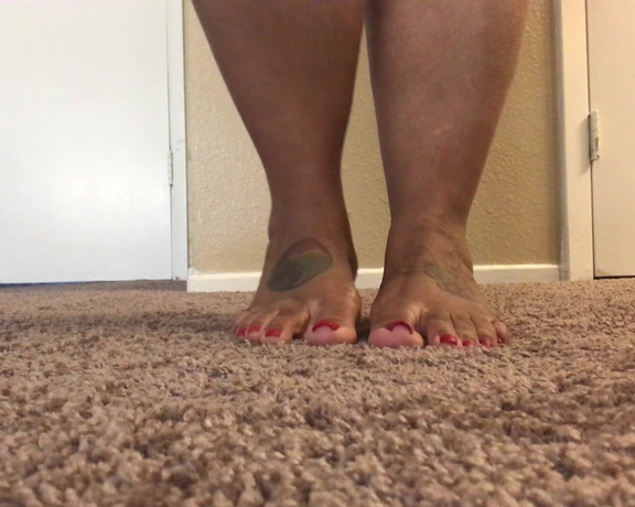 Voluptuous209feet aka voluptuous_209_feet OnlyFans - 10-16-2019 - Who likes red