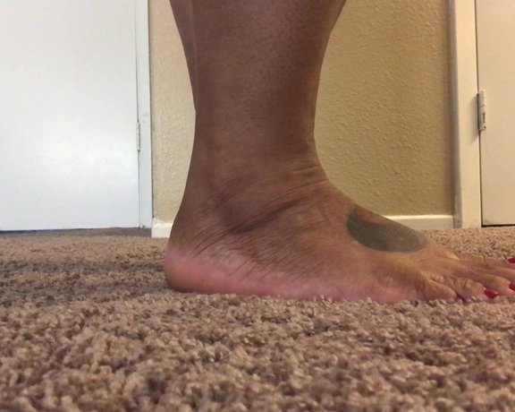 Voluptuous209feet aka voluptuous_209_feet OnlyFans - 10-16-2019 - Who likes red