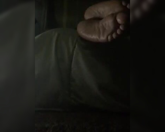 Voluptuous209feet aka voluptuous_209_feet OnlyFans - 12-23-2019 - Sleeping feet I let it record til it stopped