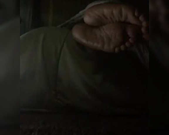 Voluptuous209feet aka voluptuous_209_feet OnlyFans - 12-23-2019 - Sleeping feet I let it record til it stopped