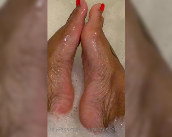 Voluptuous209feet aka voluptuous_209_feet OnlyFans - 02-27-2021 - Washing these beauties than a mess at the end