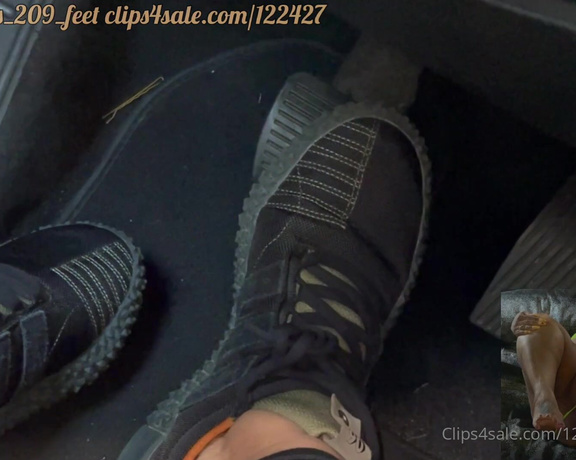 Voluptuous209feet aka voluptuous_209_feet OnlyFans - 01-21-2022 - Shoe removal fellas, had these sneakers on since 8 am y’all know I cannot stand