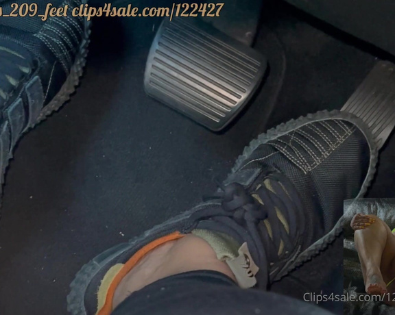 Voluptuous209feet aka voluptuous_209_feet OnlyFans - 01-21-2022 - Shoe removal fellas, had these sneakers on since 8 am y’all know I cannot stand