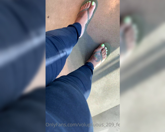 Voluptuous209feet aka voluptuous_209_feet OnlyFans - 02-08-2021 - Random public viewing