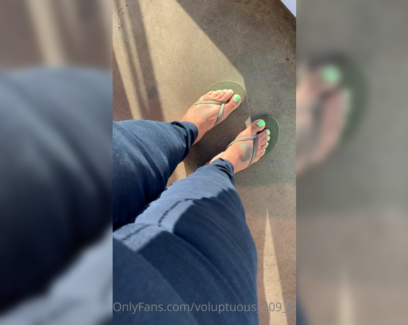 Voluptuous209feet aka voluptuous_209_feet OnlyFans - 02-08-2021 - Random public viewing