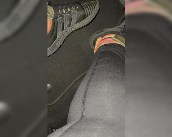 Voluptuous209feet aka voluptuous_209_feet OnlyFans - 05-09-2022 - Time to splash my stinky big soles after work fellas are you ready