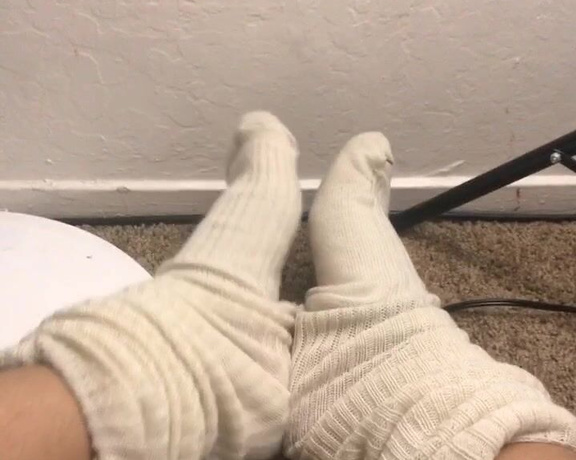 Voluptuous209feet aka voluptuous_209_feet OnlyFans - 12-22-2020 - Socks anyone