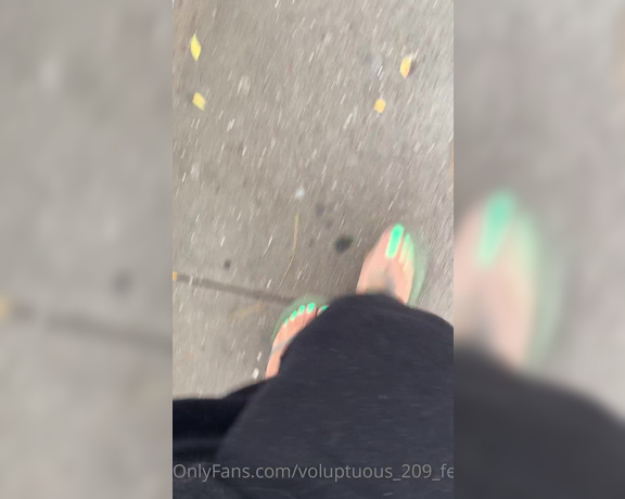 Voluptuous209feet aka voluptuous_209_feet OnlyFans - 11-01-2020 - I love rain check me out