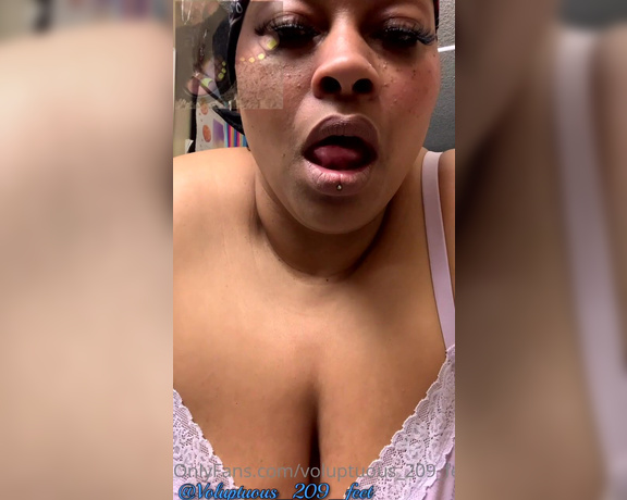 Voluptuous209feet aka voluptuous_209_feet OnlyFans - 02-11-2021 - I kno your thirsty open up baby”