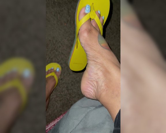 Voluptuous209feet aka voluptuous_209_feet OnlyFans - 08-26-2024 - Afternoon release let’s quickly rub one out grab your cell hide in the bathroom idc