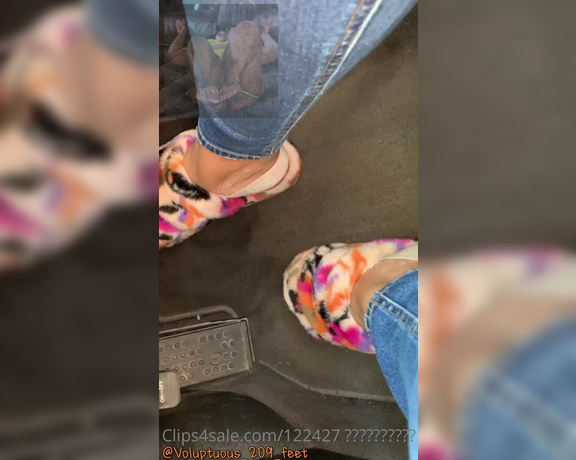 Voluptuous209feet aka voluptuous_209_feet OnlyFans - 04-11-2022 - A video I made in my new slippers at least two years ago not so sure