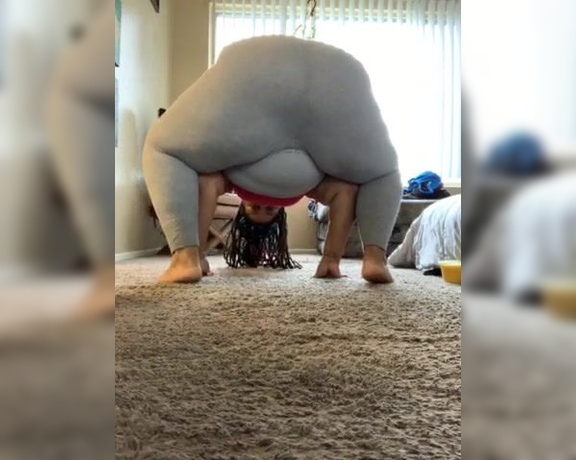 Voluptuous209feet aka voluptuous_209_feet OnlyFans - 12-01-2019 - Random recording this am half ass yoga