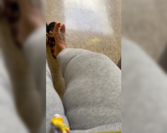 Voluptuous209feet aka voluptuous_209_feet OnlyFans - 01-06-2023 - I’m feeling this color yall